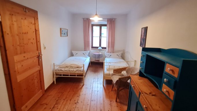 Schlafzimmer 2