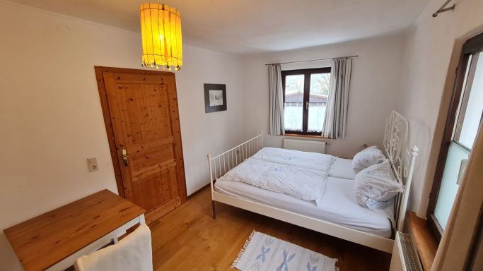Schlafzimmer 1